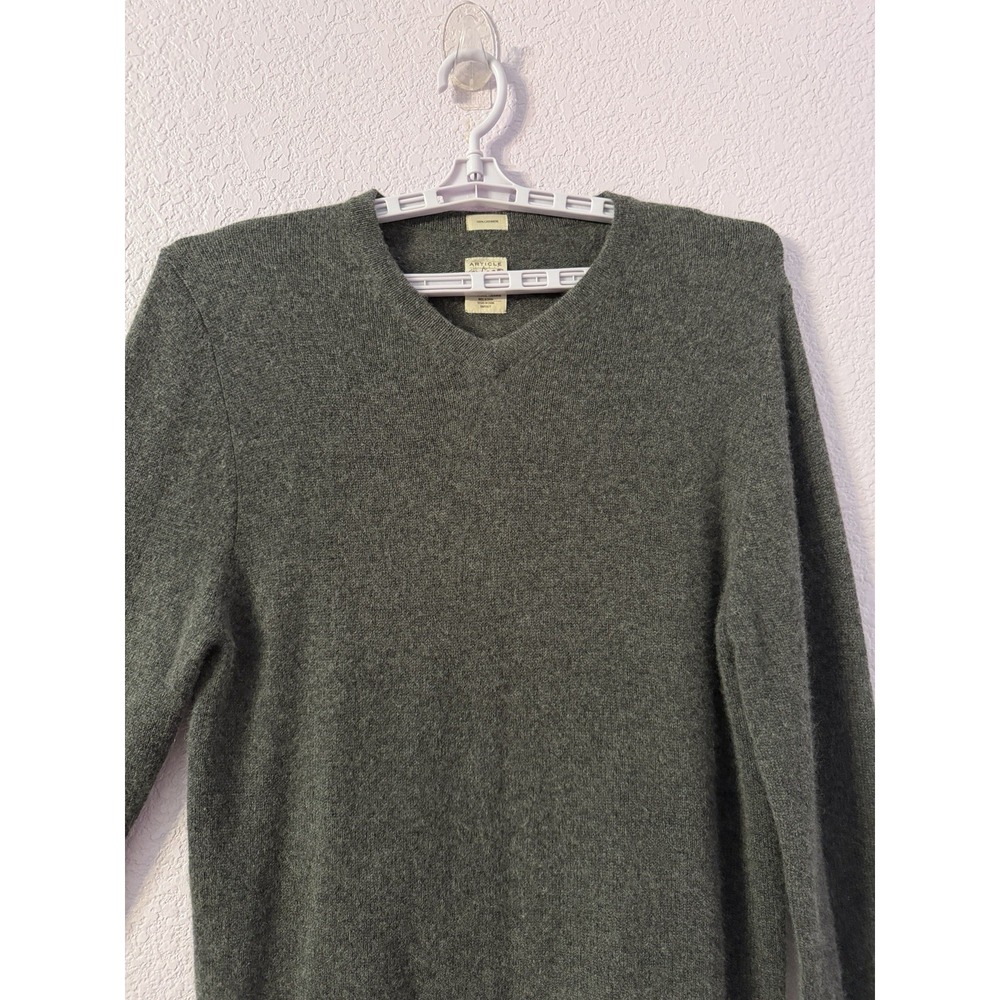 100% Cashmere Sweater Mens L Gray V- Neck Minimalist Quiet Luxury Neutral EUC